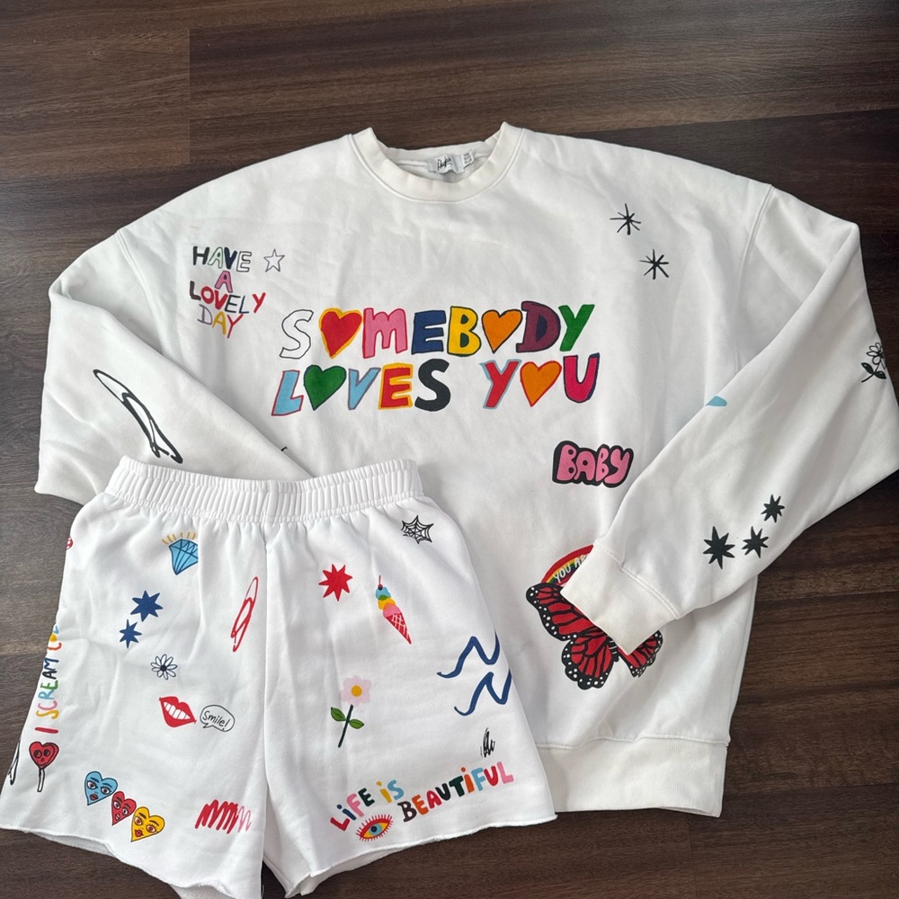 Somebody Loves You Sweatset
